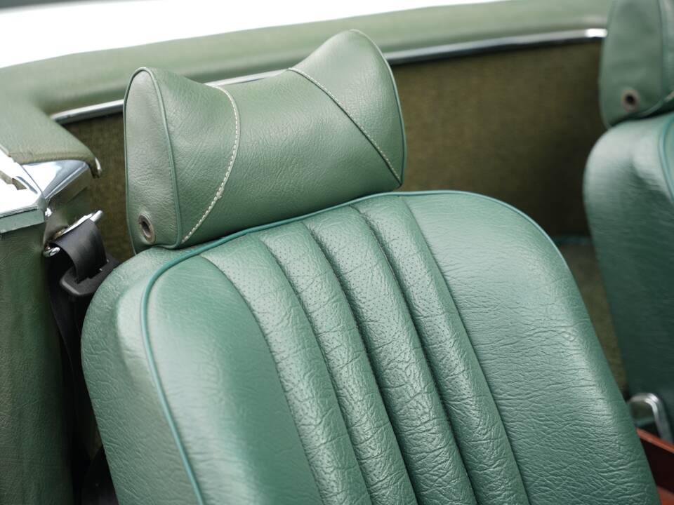 Image 17/50 de Mercedes-Benz 280 SL (1968)