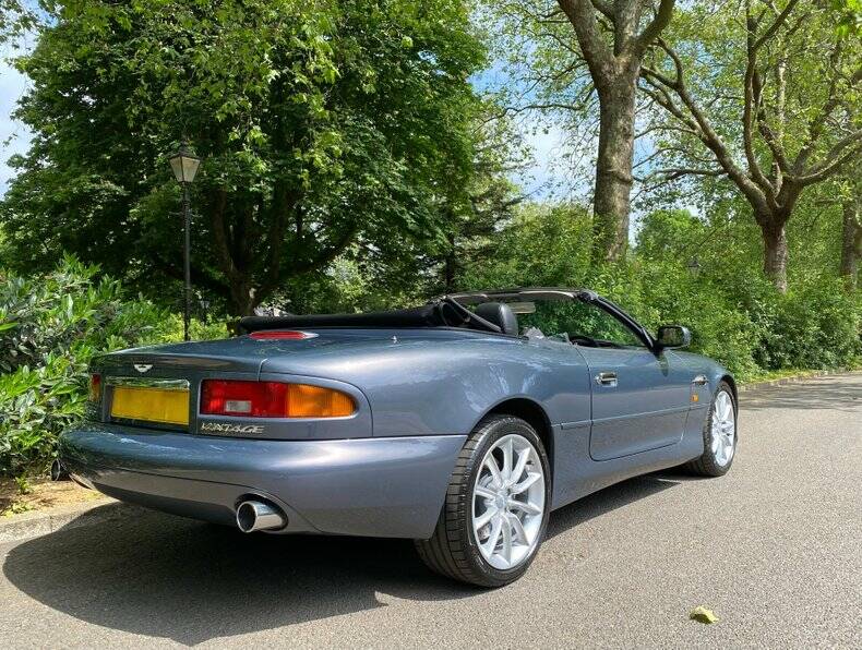 Image 13/50 of Aston Martin DB 7 Vantage Volante (2002)