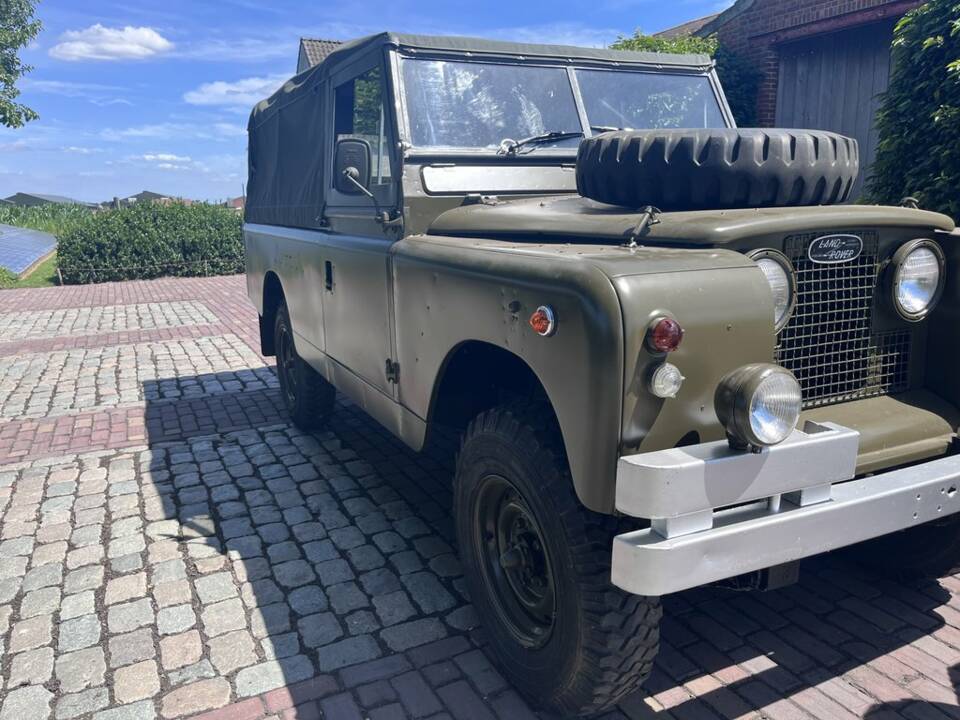 Image 7/8 of Land Rover 88 (1969)
