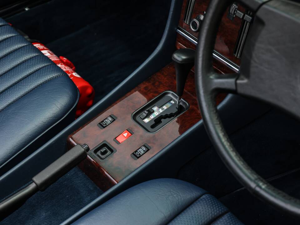 Image 15/35 of Mercedes-Benz 300 SL (1989)