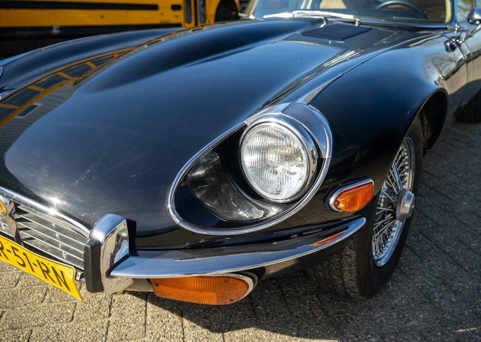 Immagine 6/8 di Jaguar E-Type V12 (2+2) (1973)