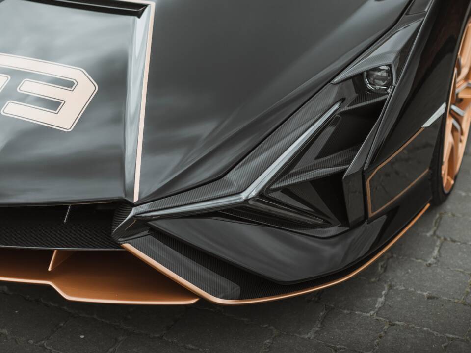 Image 21/68 of Lamborghini Sián FKP 37 (2021)