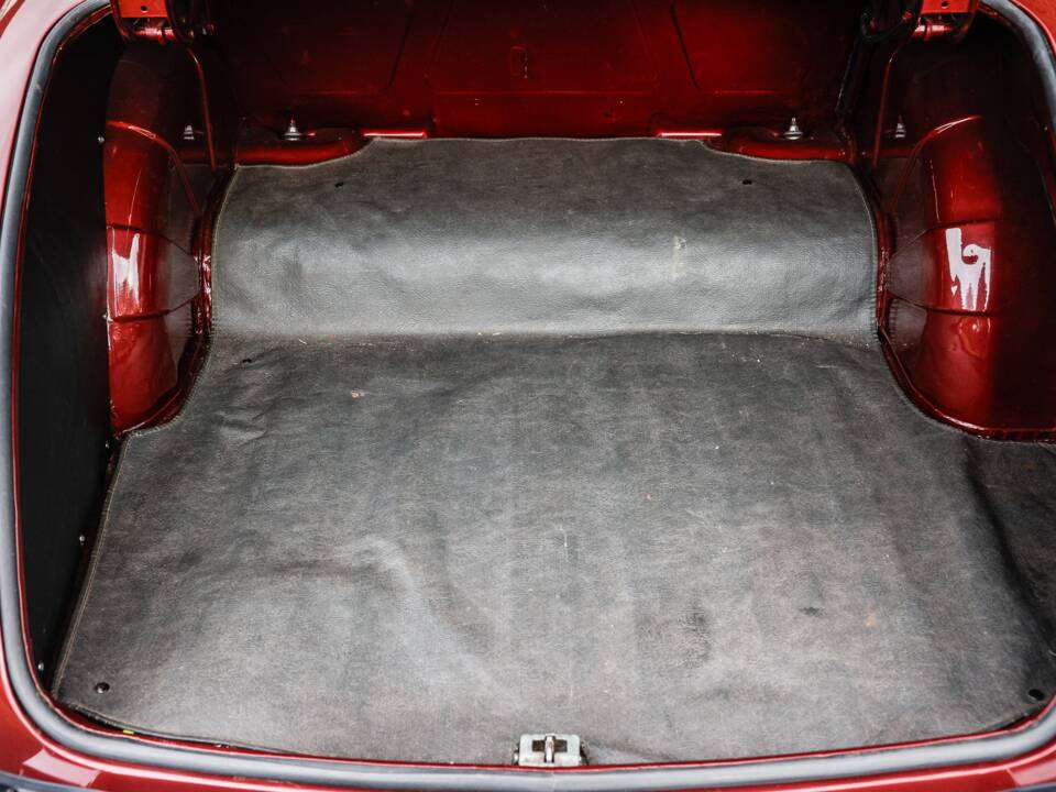 Image 41/42 of Jaguar Mk II 3.8 (1962)