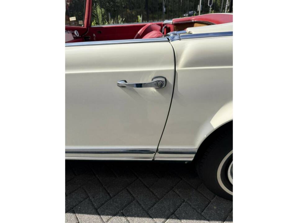 Immagine 27/50 di Mercedes-Benz 280 SL (1968)