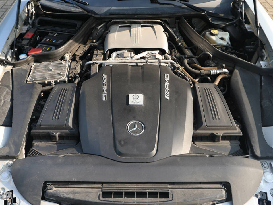 Image 54/56 of Mercedes-AMG GT-S (2017)
