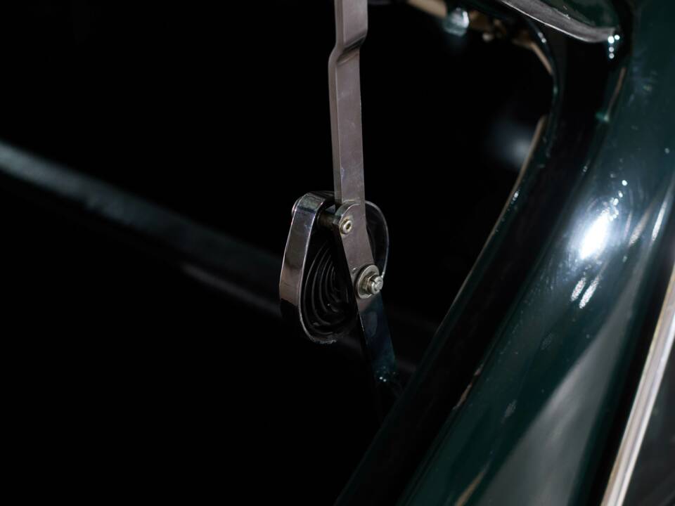 Bild 33/38 von MG MGB GT (1975)