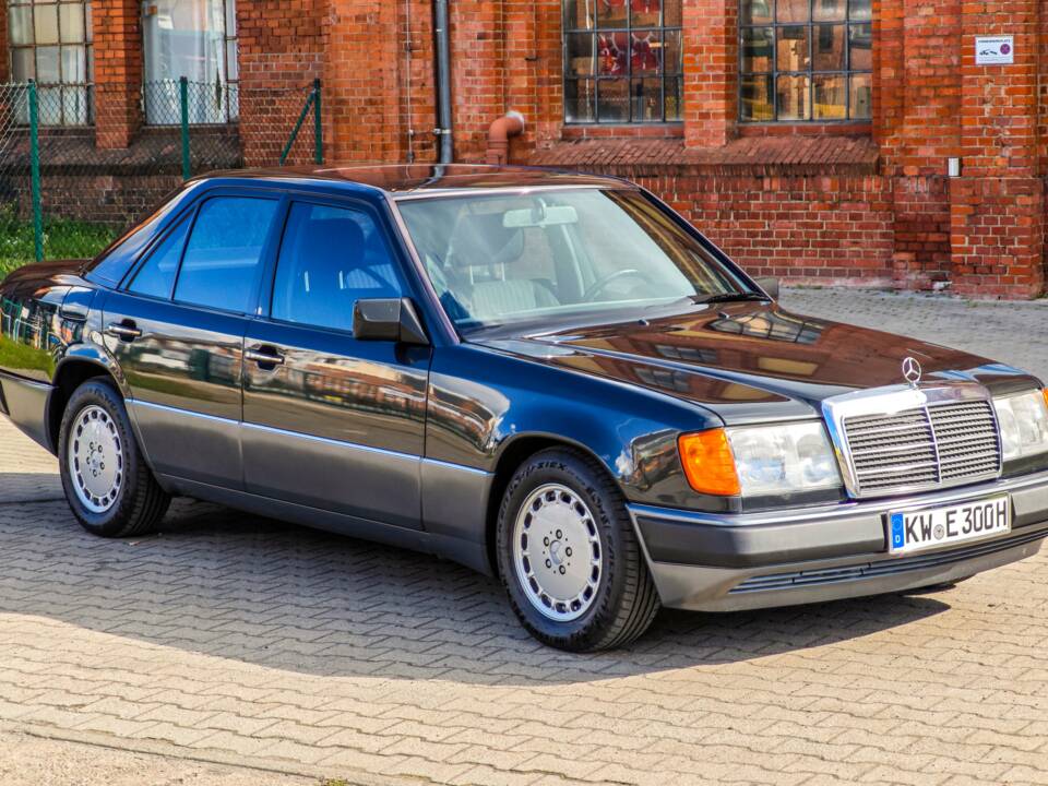 Bild 14/26 von Mercedes-Benz 300 E (1991)