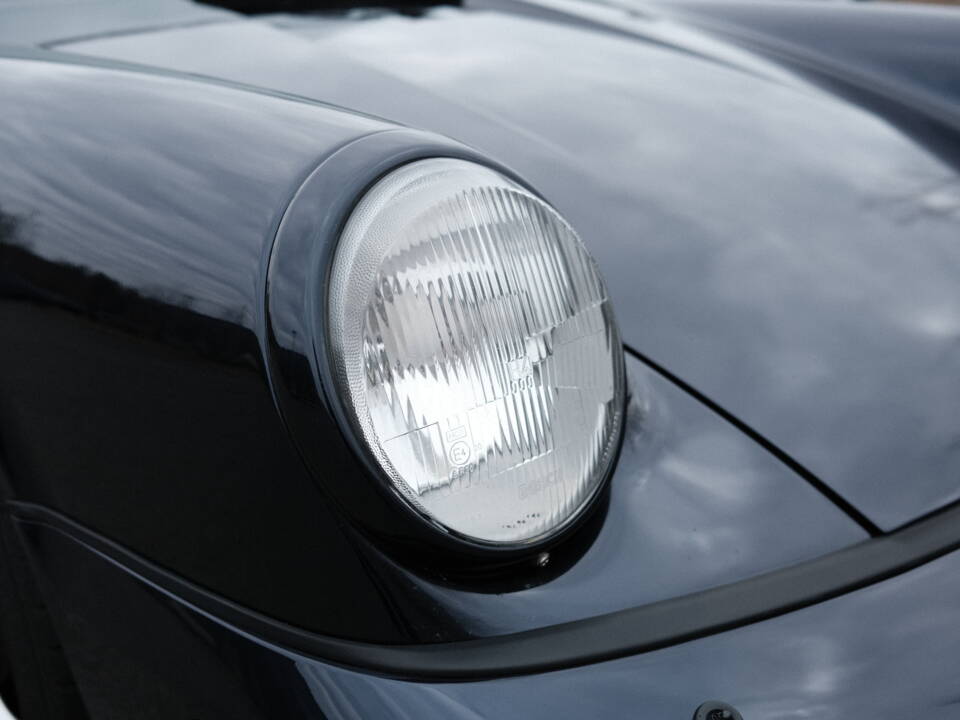 Image 28/97 of Porsche 911 Carrera 4 (1991)