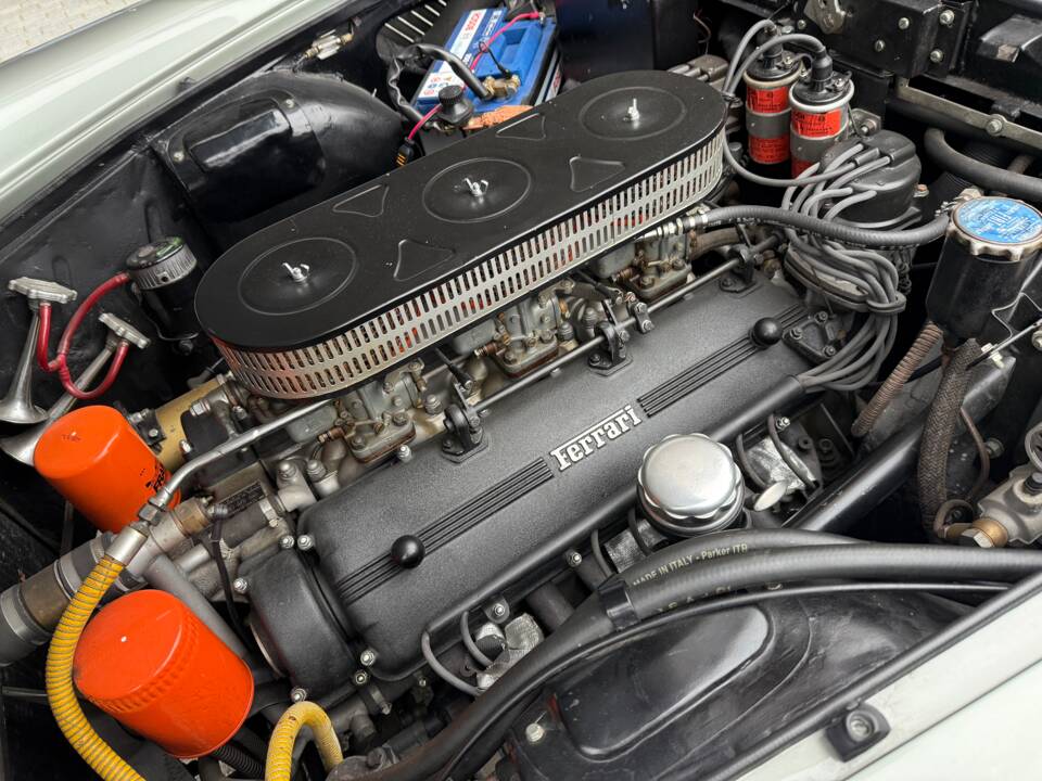 Image 14/26 of Ferrari 250 GT 2+2 (1962)