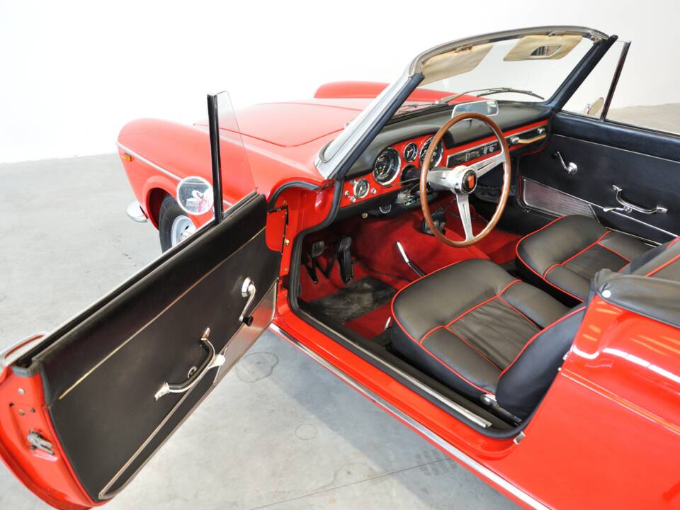 Image 16/29 of FIAT 1500 (1964)