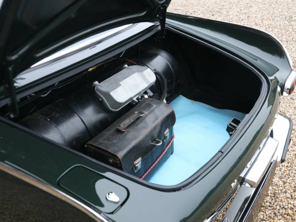 Image 46/50 of Volvo 1800 S (1968)