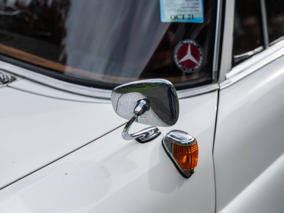 Image 19/35 of Mercedes-Benz 190 c (1965)