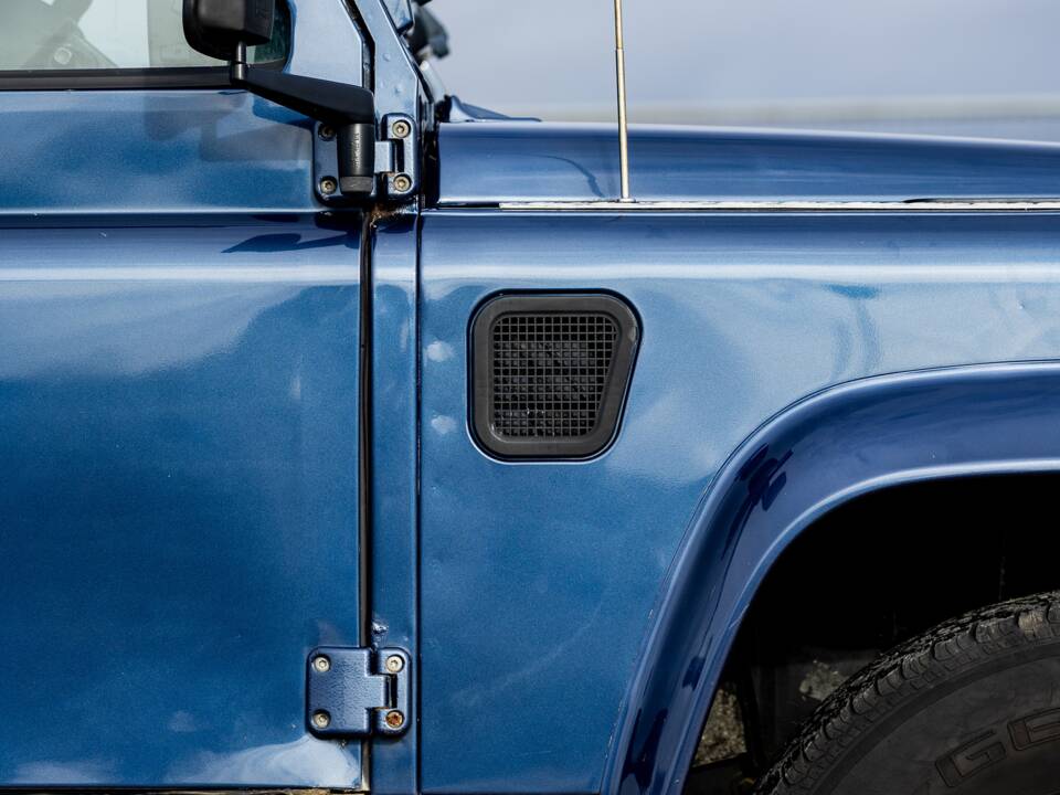 Image 20/41 of Land Rover Defender 90 (2004)