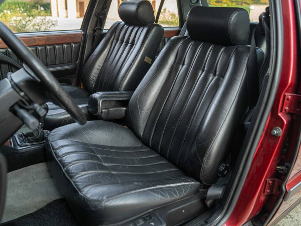 Image 26/50 of Lancia Thema 8.32 (1989)