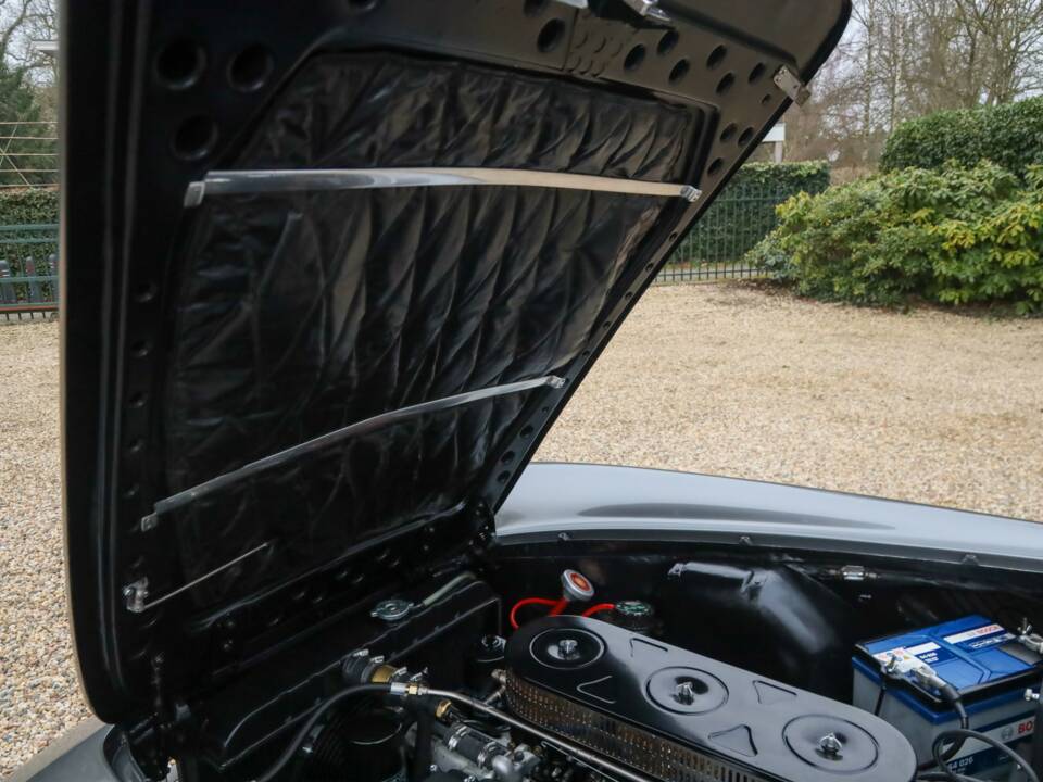 Image 34/50 of Ferrari 250 GT/E (1962)