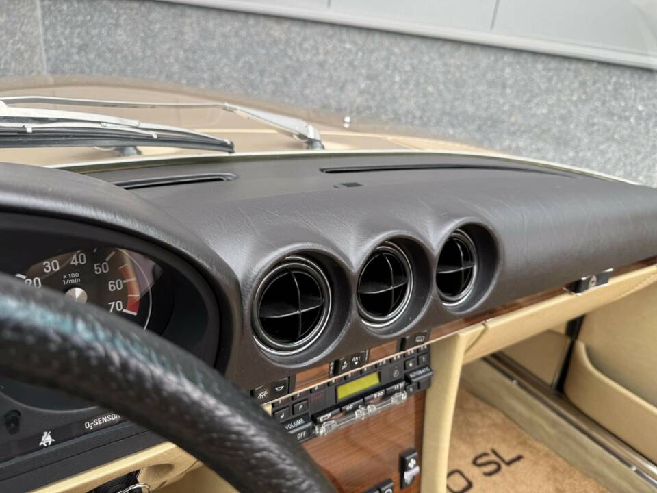 Obraz 28/50 pojazdu Mercedes-Benz 380 SL (1983)