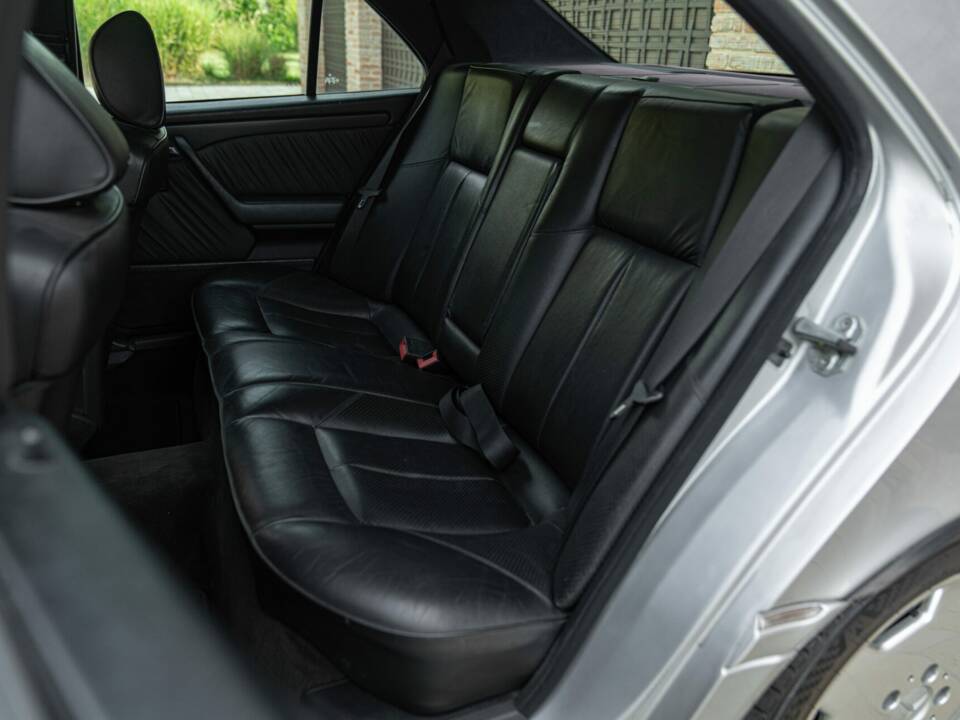 Image 28/50 of Mercedes-Benz C 36 AMG (1995)