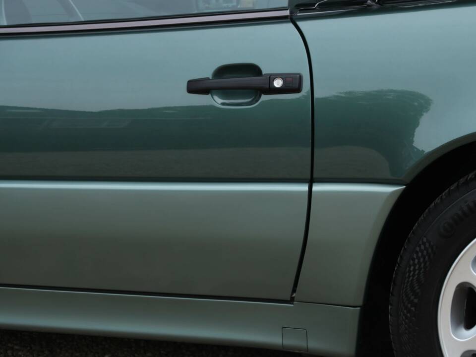 Image 26/50 of Mercedes-Benz 300 SL-24 (1992)