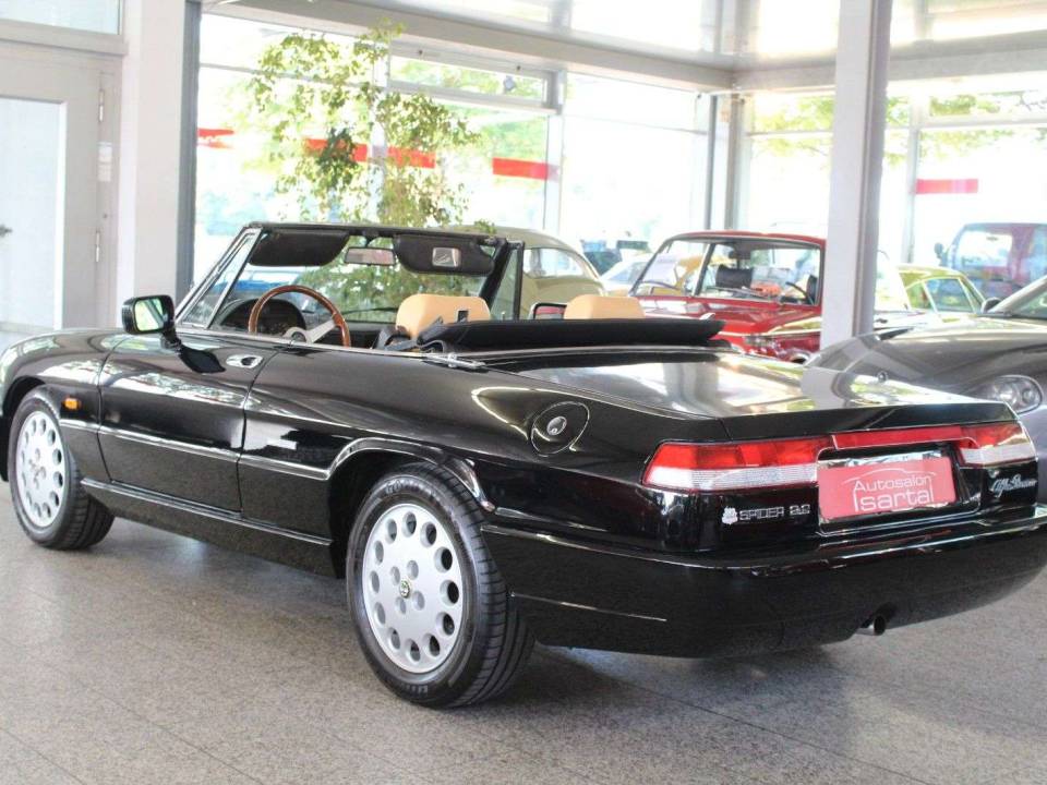 Immagine 2/14 di Alfa Romeo 2.0 Spider (1991)