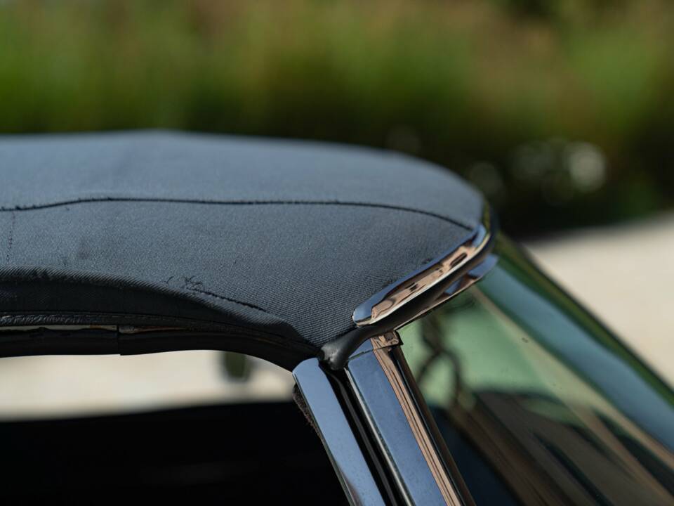 Bild 34/50 von Jaguar E-Type (1968)