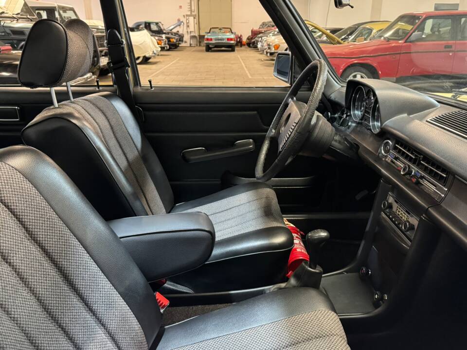 Immagine 12/35 di Mercedes-Benz 200 (1975)