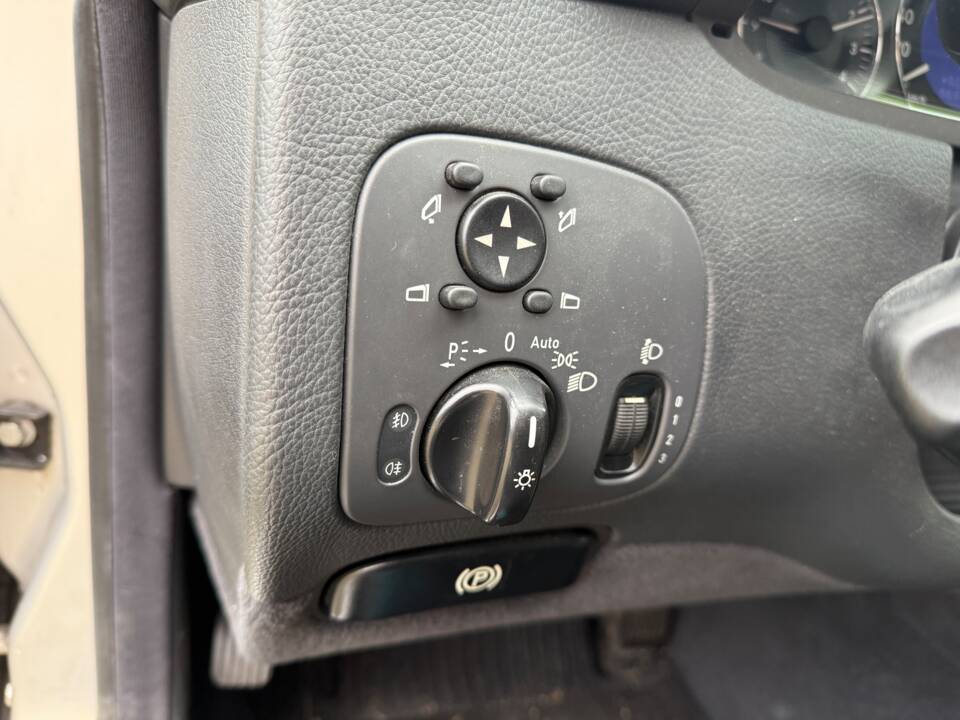 Image 26/27 of Mercedes-Benz CLK 320 (2002)