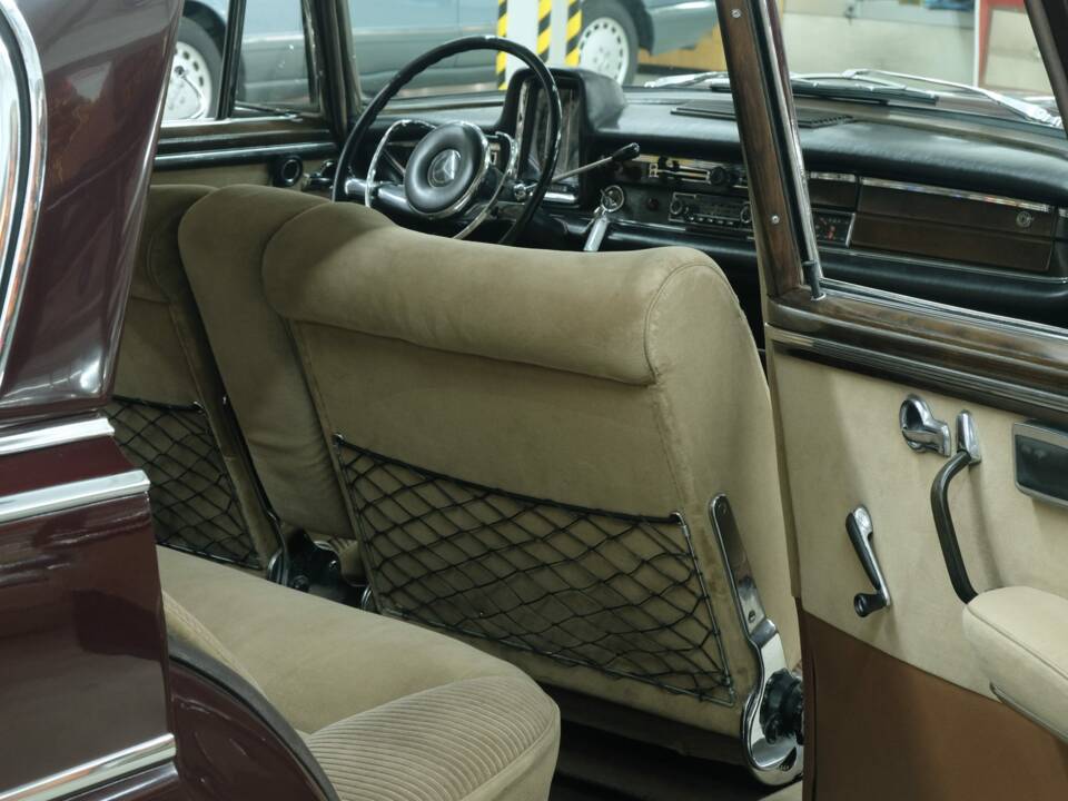 Image 42/50 of Mercedes-Benz 300 SE lang (1965)