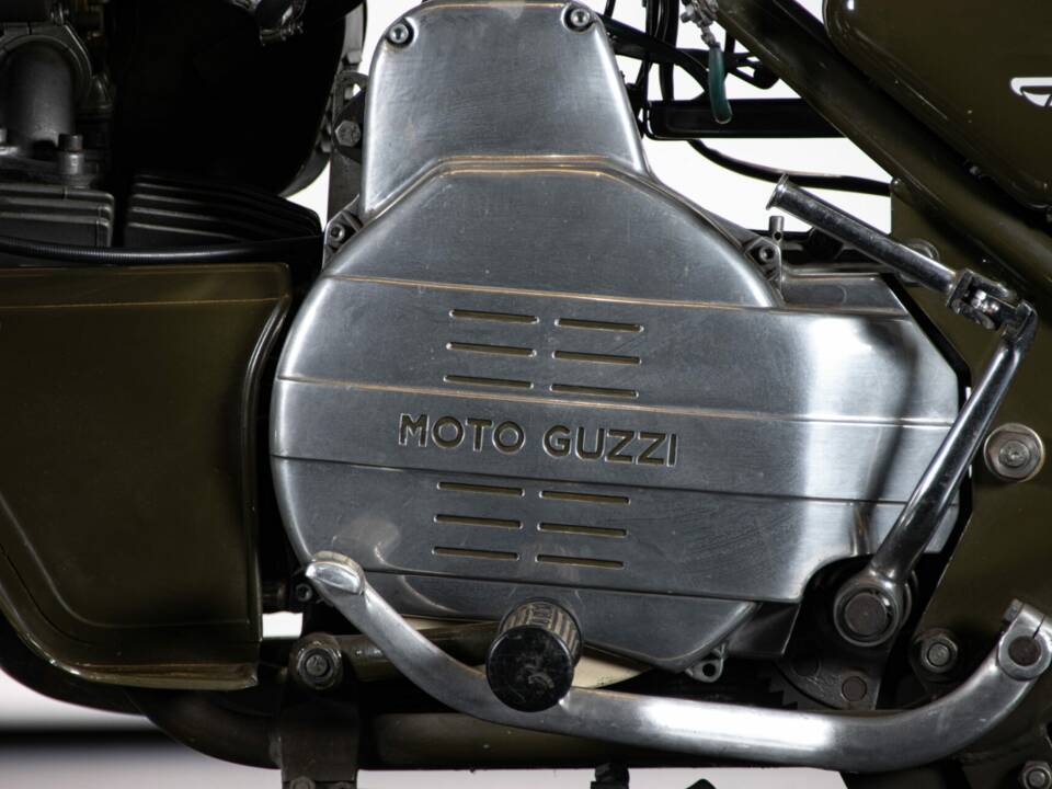 Bild 20/50 von Moto Guzzi Nuovo Falcone Militare (1973)