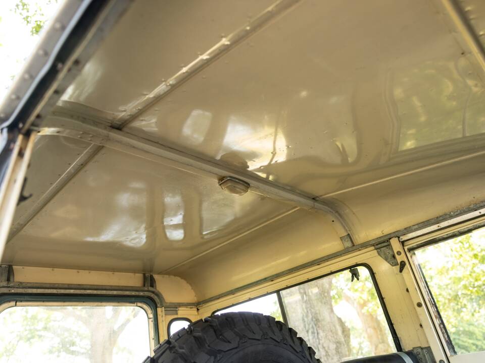 Bild 18/50 von Land Rover 88 (1980)