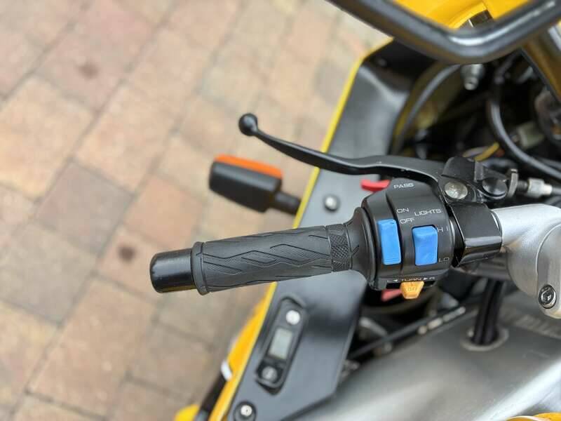 Image 6/21 of Yamaha FZR 400 (1992)