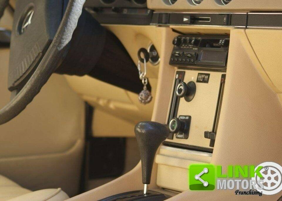 Image 15/50 de Mercedes-Benz 280 SLC (1976)