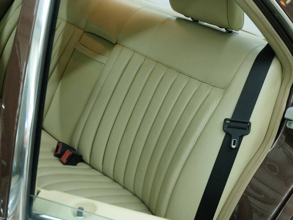 Bild 45/50 von Mercedes-Benz 380 SE (1984)