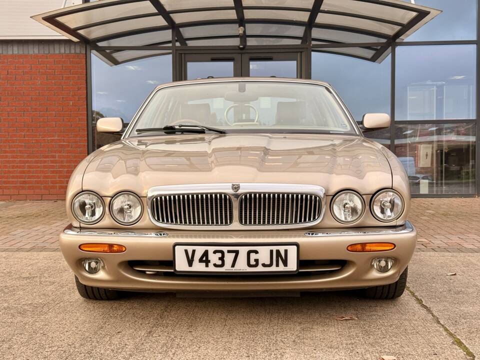 Bild 2/32 von Jaguar XJ 8 Sovereign (1999)