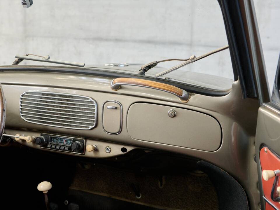Bild 41/50 von Volkswagen Käfer 1200 Cabriolet (1957)