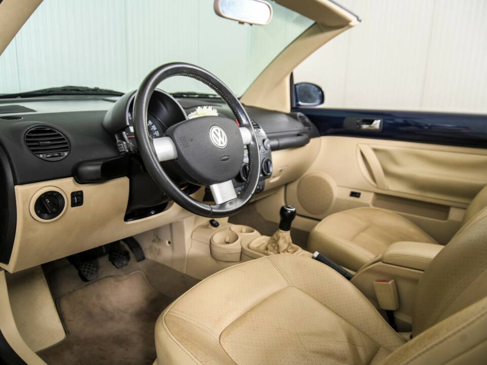 Immagine 11/50 di Volkswagen New Beetle 1.6 (2004)