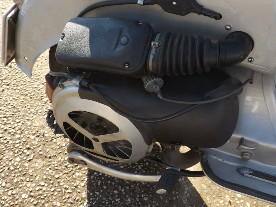 Bild 34/37 von Piaggio Vespa 150 GS (1958)