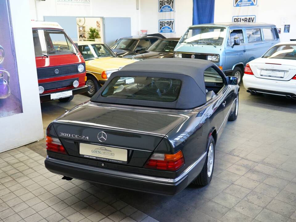 Image 12/22 of Mercedes-Benz 300 CE-24 (1993)