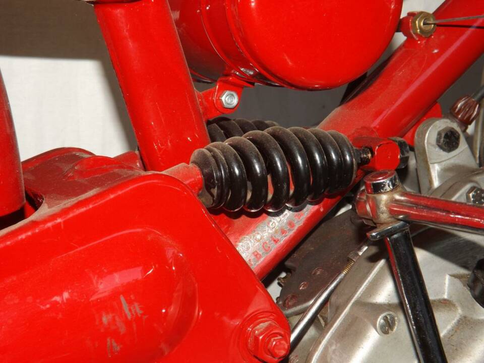 Image 19/44 of Moto Guzzi Cardellino 75 (1957)