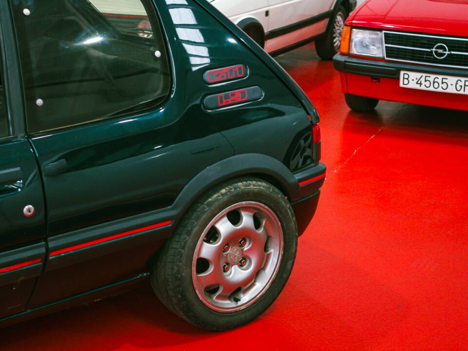 Image 11/33 of Peugeot 205 GTi 1.9 (1993)