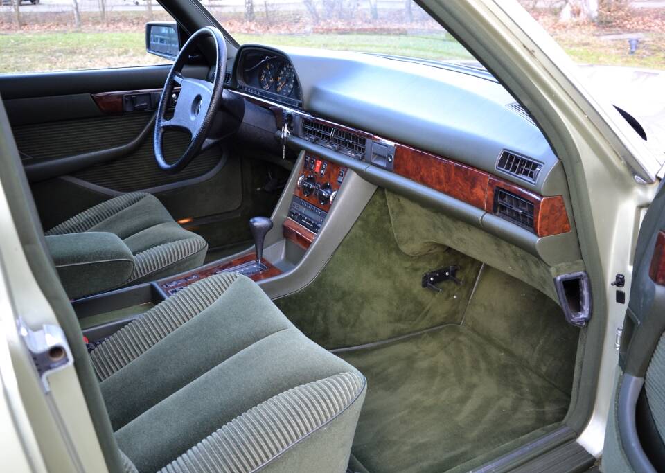 Bild 18/25 von Mercedes-Benz 500 SEL (1984)