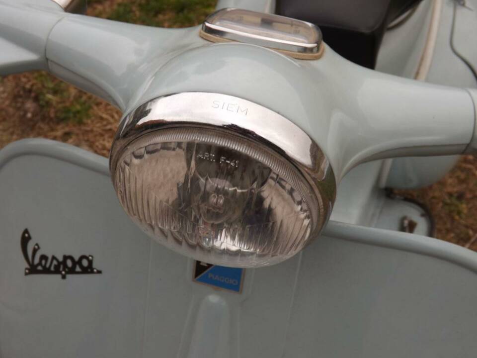 Image 22/50 de Piaggio Vespa 125 (1961)