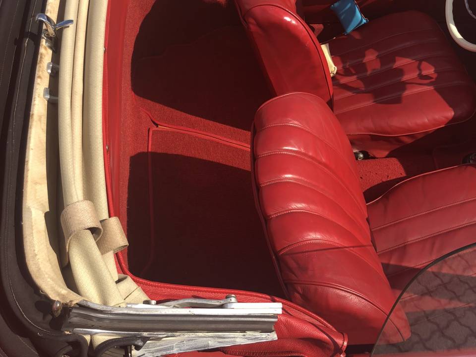 Image 44/45 of Mercedes-Benz 190 SL (1960)