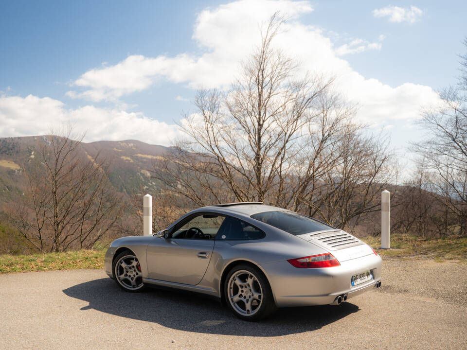 Image 2/12 of Porsche 911 Carrera 4S (2006)