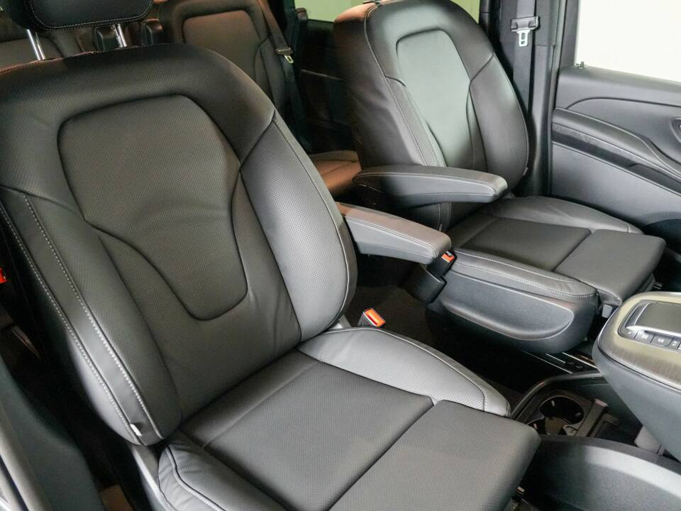 Image 3/50 de Mercedes-Benz V 300 d (2025)