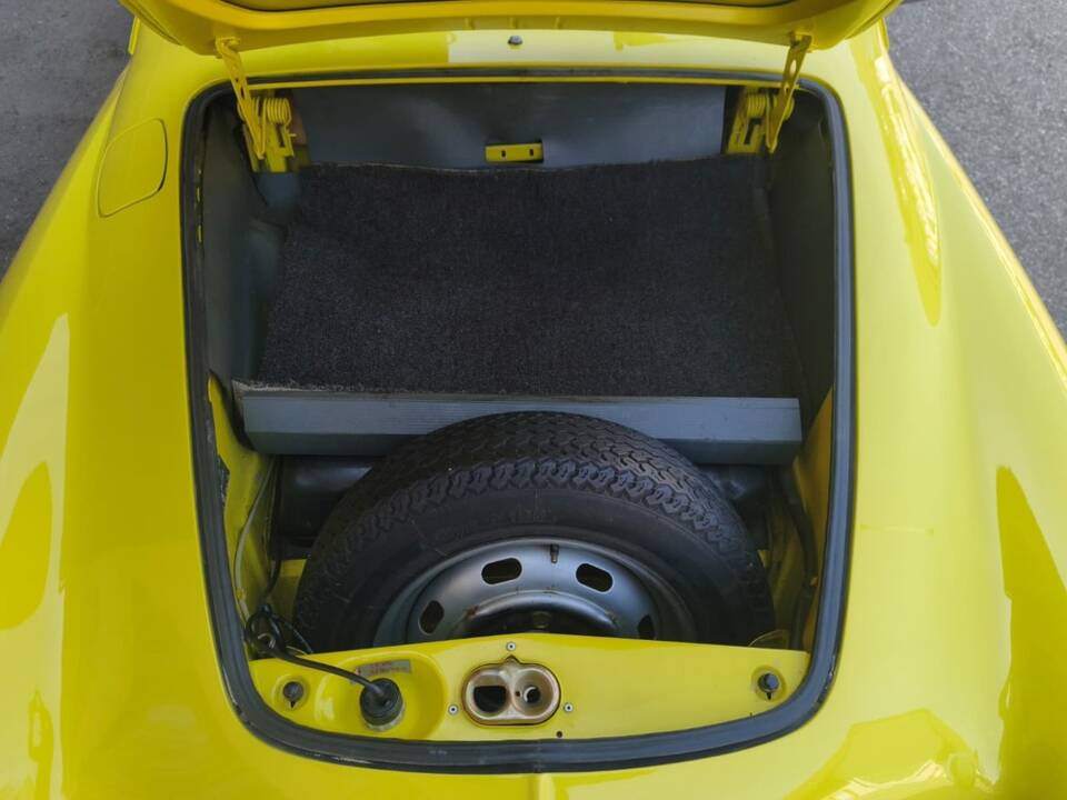 Image 13/21 of Volkswagen Karmann Ghia 1600 (1972)