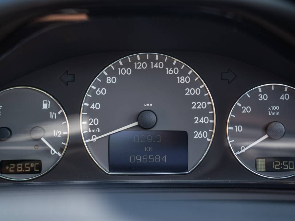Bild 39/61 von Mercedes-Benz CLK 320 (2002)