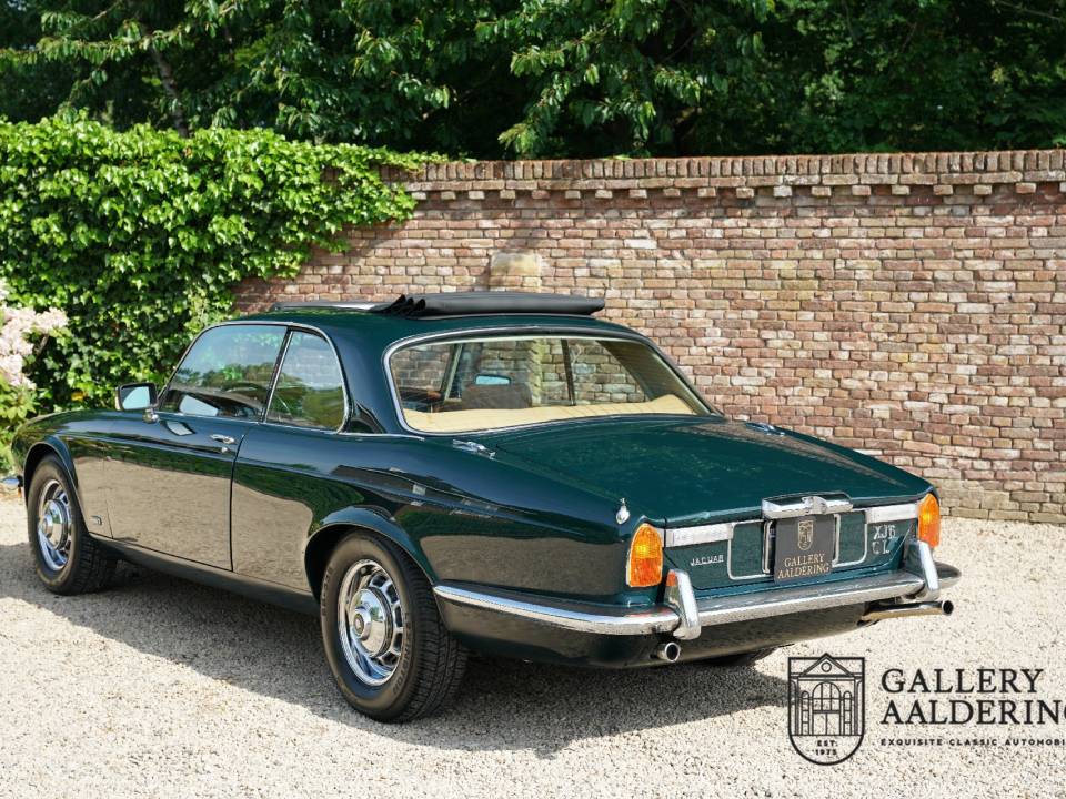 Image 43/50 of Jaguar XJ 6 L 4.2 (1975)