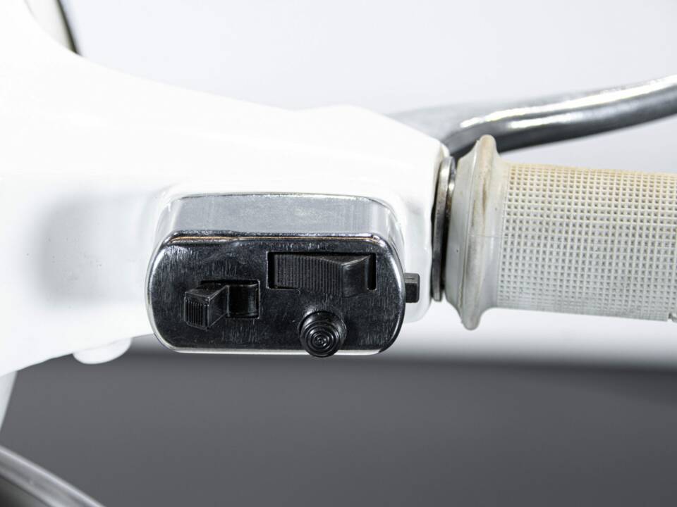 Image 40/49 de Piaggio Vespa 50 SS (1966)