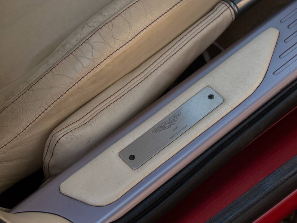 Image 44/52 of Aston Martin DB 9 Volante (2006)