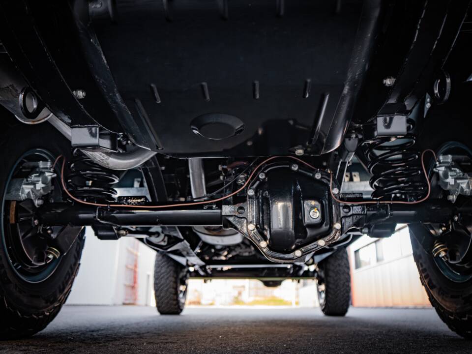 Bild 23/32 von Land Rover Defender 110 300Tdi (1997)